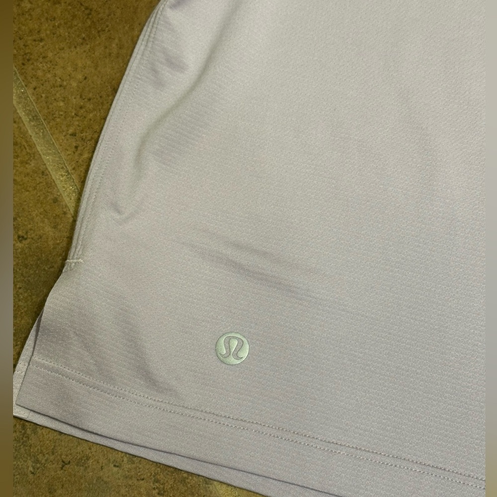 💫Lululemon Women’s Ultralight Waist-Length Tee, Light Purple, NEVER WORN! Size 4 - Picture 7 of 11